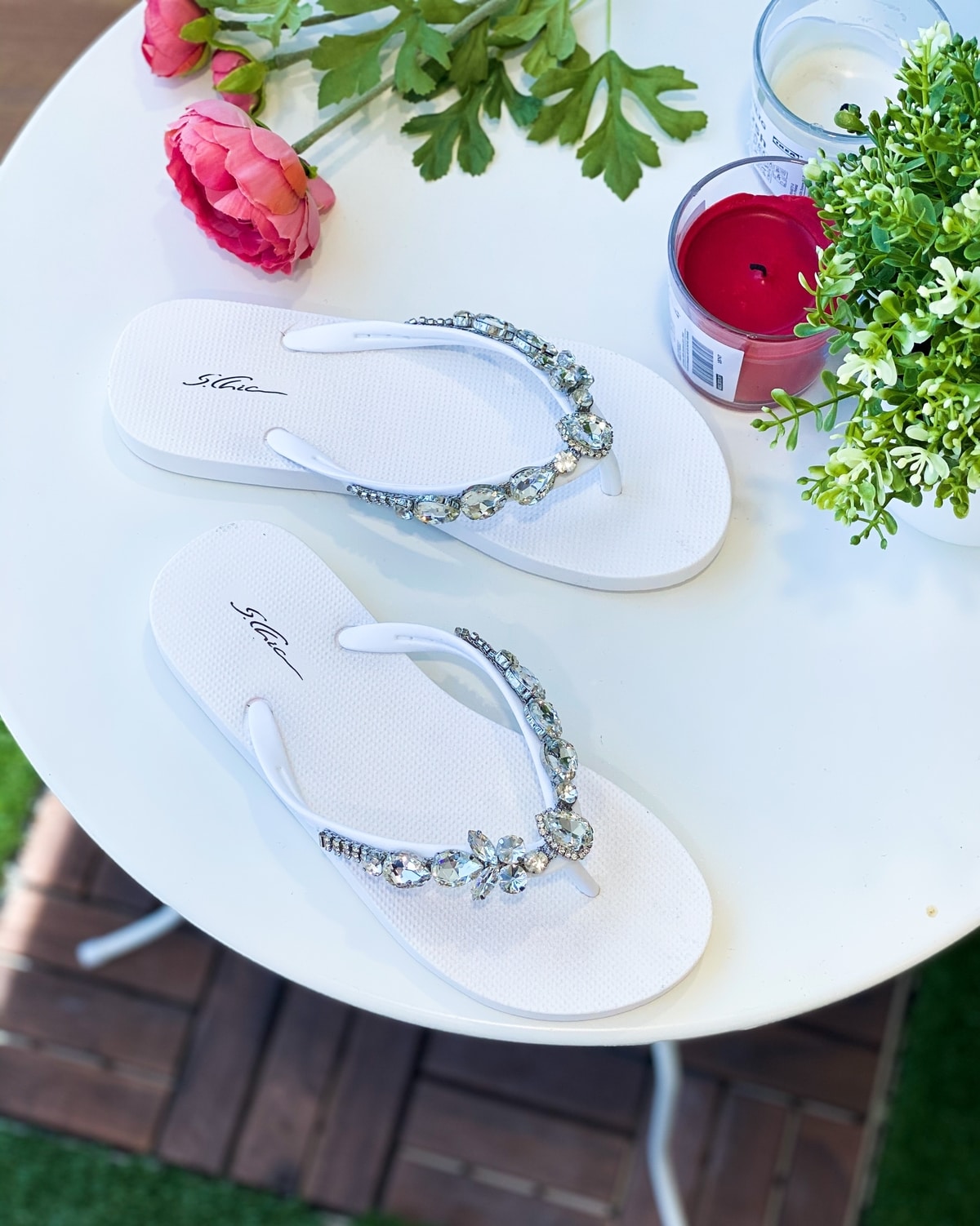 890-2 SLIPPERS White