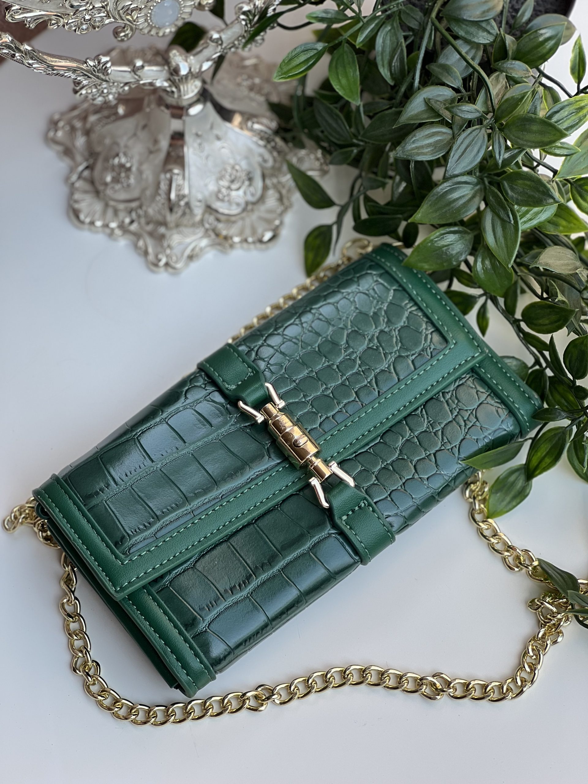 C93BF100-8A79-420D-9BC8-E1CA9D521041