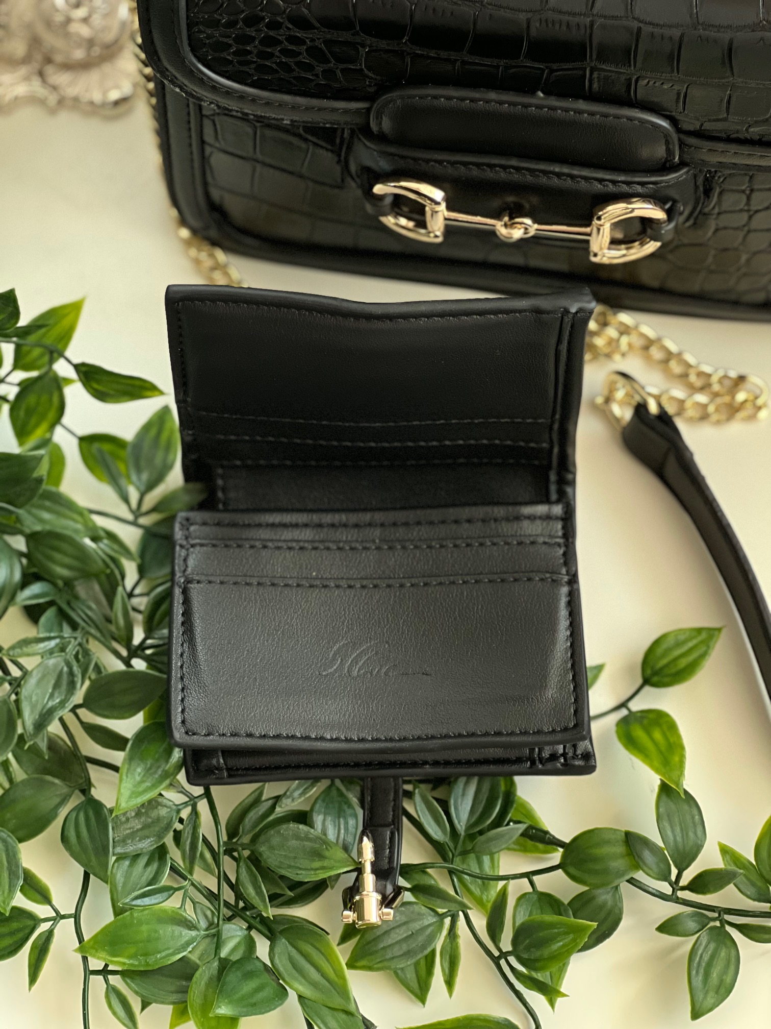 81A63D3A-590E-47EE-9C3A-D941BEB867AF