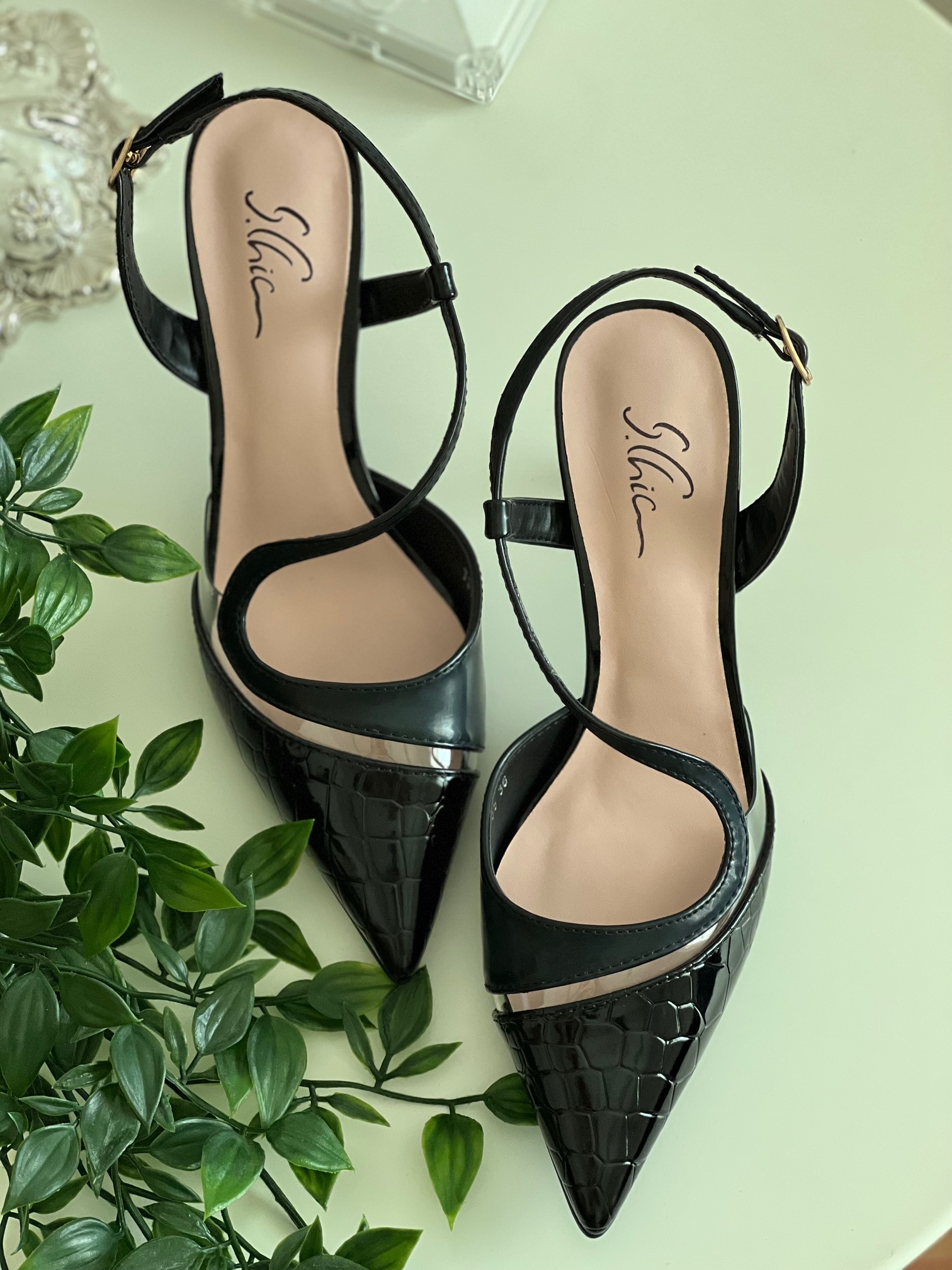 CD1D5E9B-7887-448E-AE3B-9581C5182729