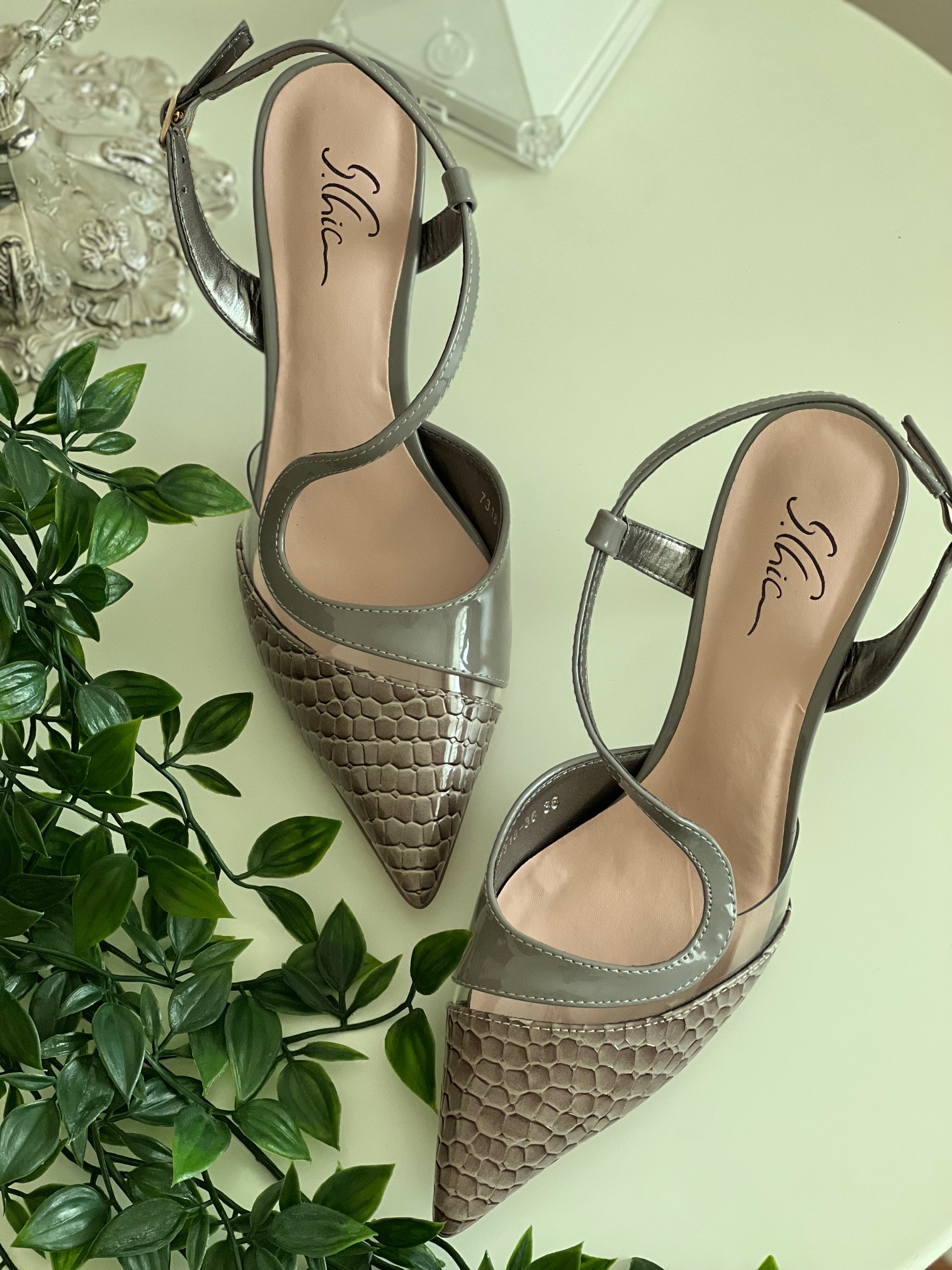 05499B99-E911-4A8B-A8DF-1B43CDCEA02A